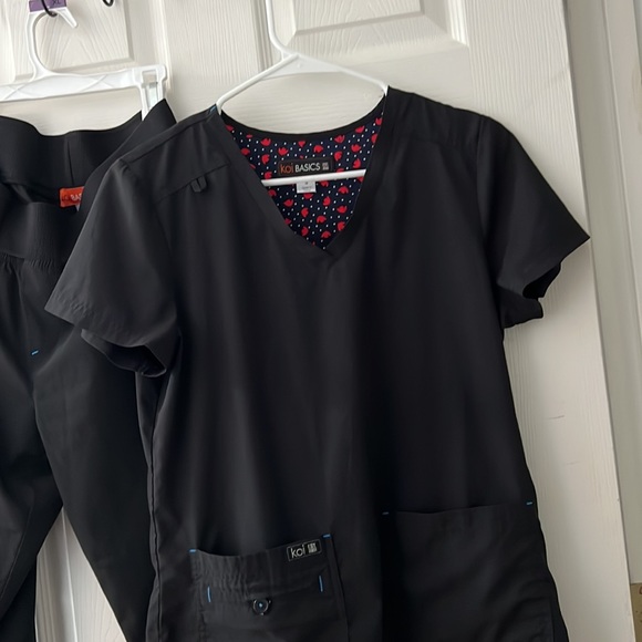 🩺🖤Koi Brand Butter soft Scrub Set - Picture 3 of 6